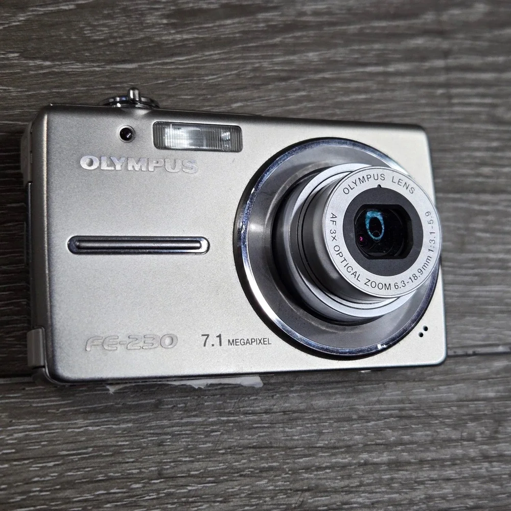 Olympus FE-230 Digital Camera 7.1MP Silver Compact Point and Shoot for parts